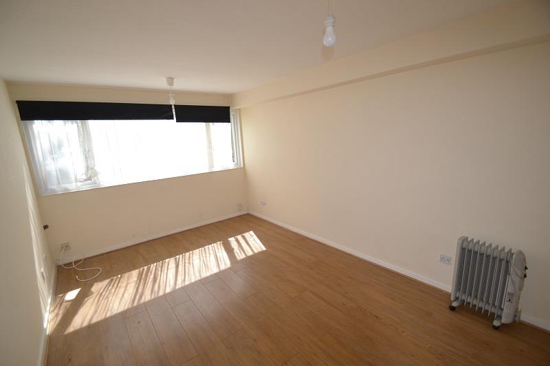 Crib Street, Ware Studio £725 pcm (£167 pw)