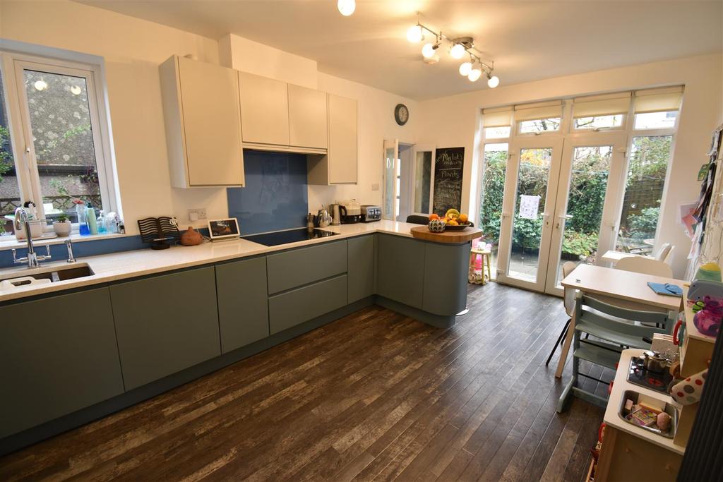 Lismore Road, Buxton 3 bed detached house for sale £625,000