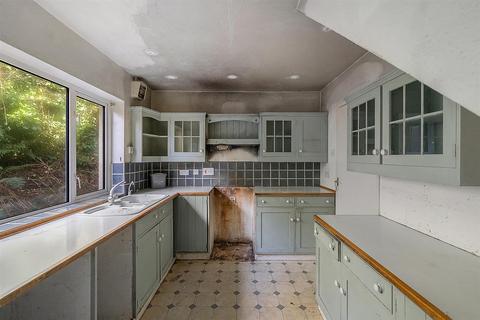 11 Chantry Hill, Slapton, Kingsbridge, TQ7 2QY