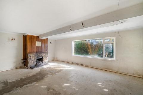 11 Chantry Hill, Slapton, Kingsbridge, TQ7 2QY