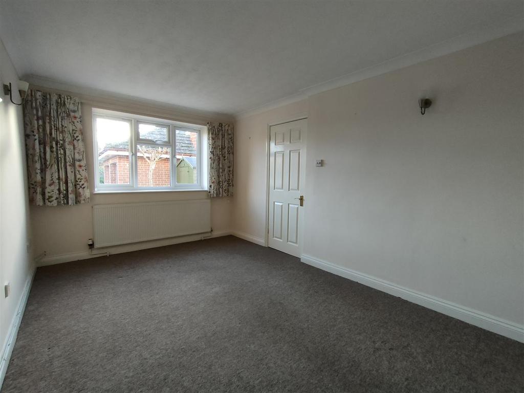 The Beeches, Beaminster 3 bed semidetached house £325,000