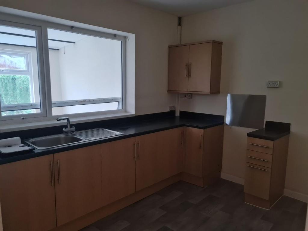 Green Lane Rugeley WS15 2AP 3 bed house £750 pcm (£173 pw)