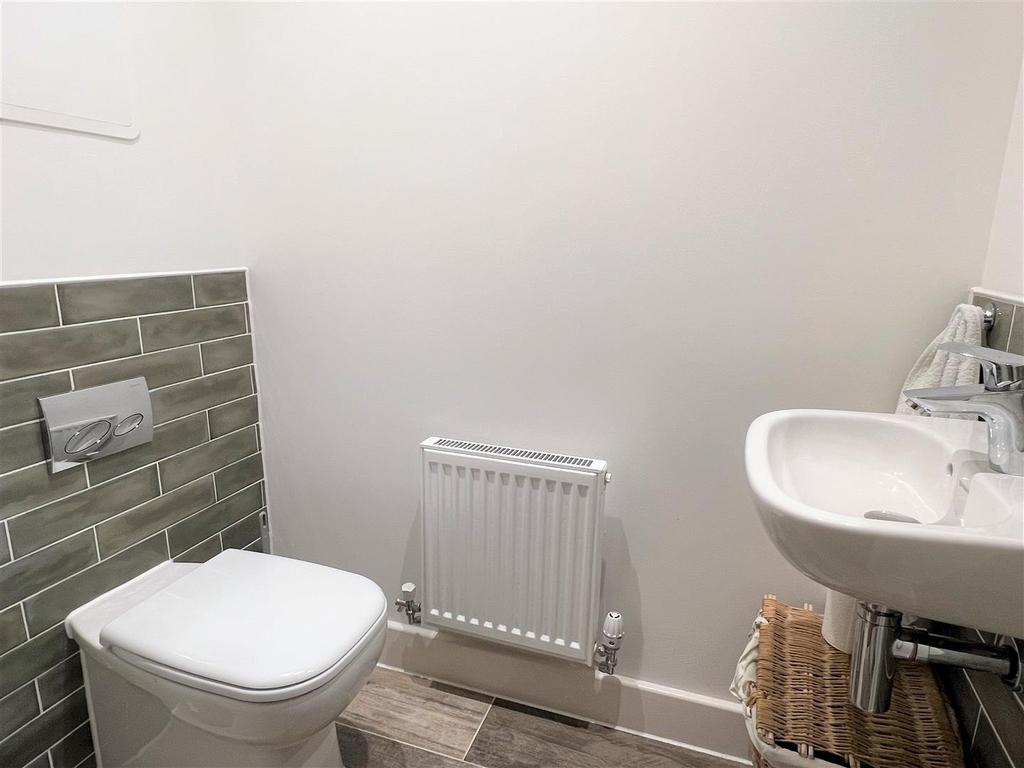 Cloakroom/WC: