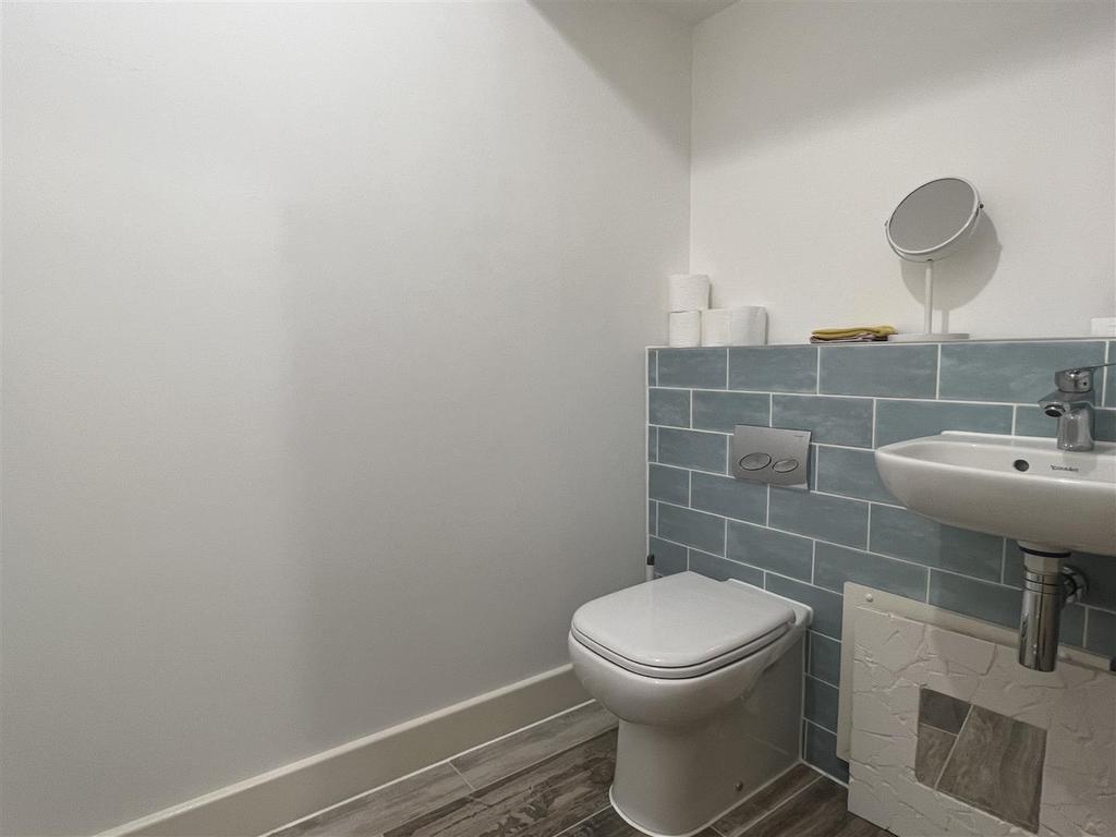 Cloakroom/WC: