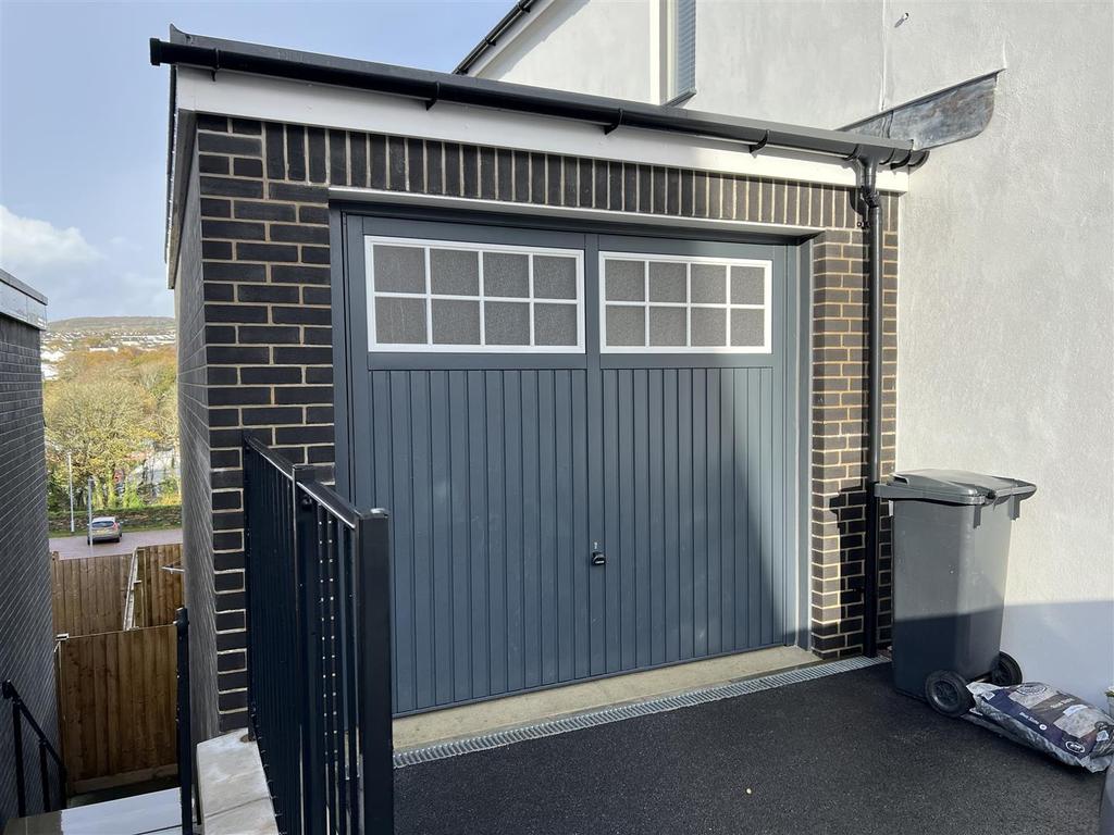 Garage: