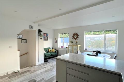 43 Gwartha Close, St Austell, PL25 3GF