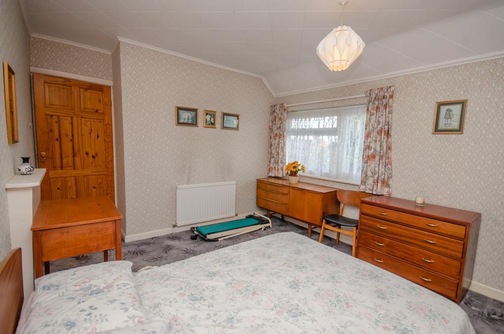 Bedroom 1 pic 2.jpg