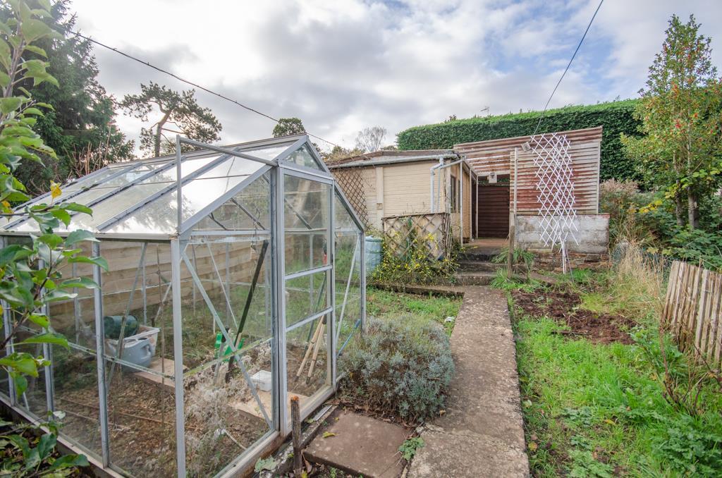 Rear garden pic 2.jpg