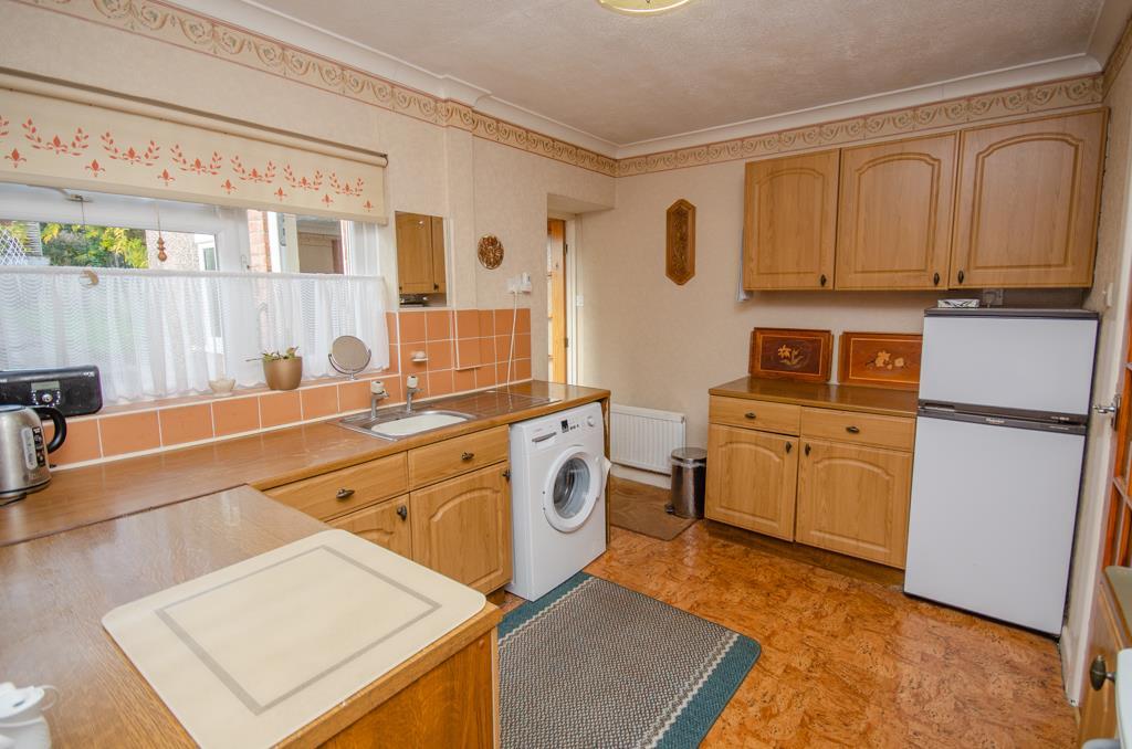 Kitchen pic 2.jpg