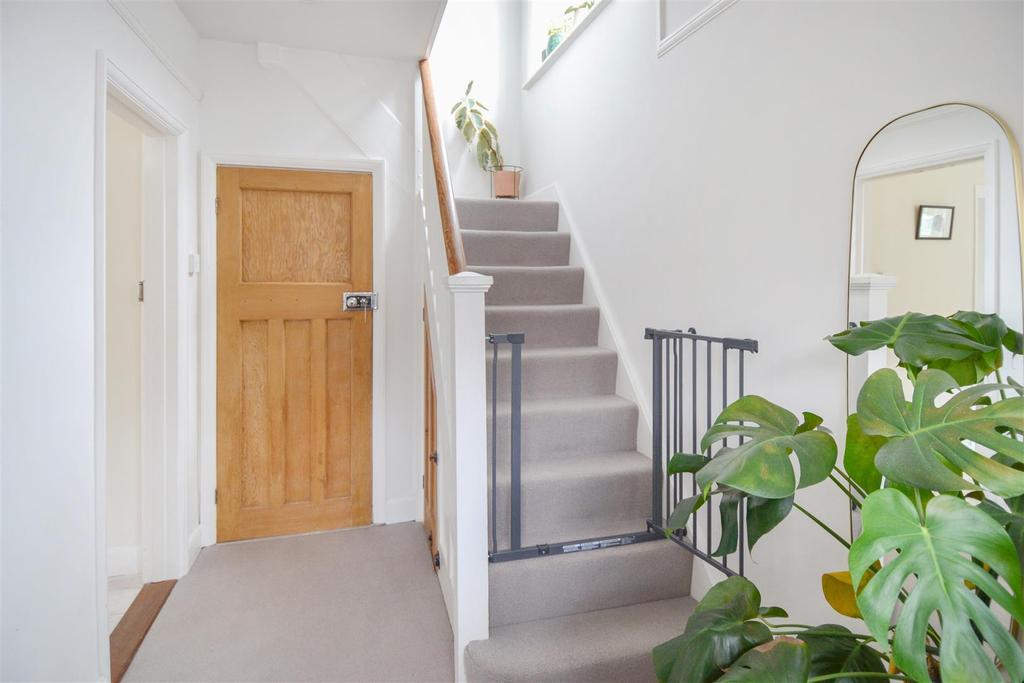 Clare Road, Whitstable 3 bed house £1,600 pcm (£369 pw)