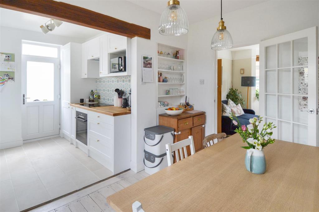 Clare Road, Whitstable 3 bed house £1,600 pcm (£369 pw)