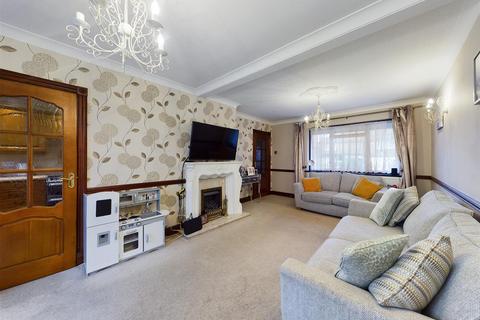 18 Uvedale Crescent, New Addington, Croydon, CR0 0BP