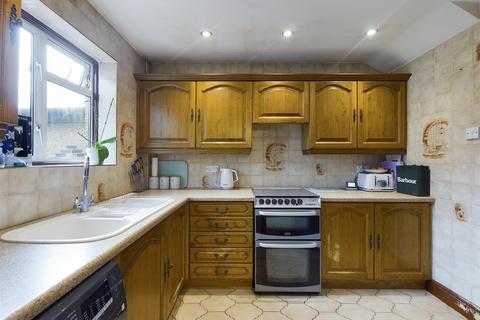 18 Uvedale Crescent, New Addington, Croydon, CR0 0BP