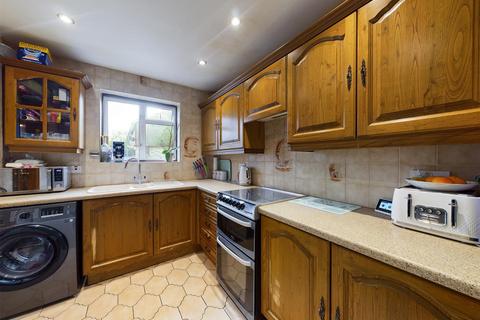 18 Uvedale Crescent, New Addington, Croydon, CR0 0BP