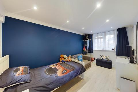 18 Uvedale Crescent, New Addington, Croydon, CR0 0BP