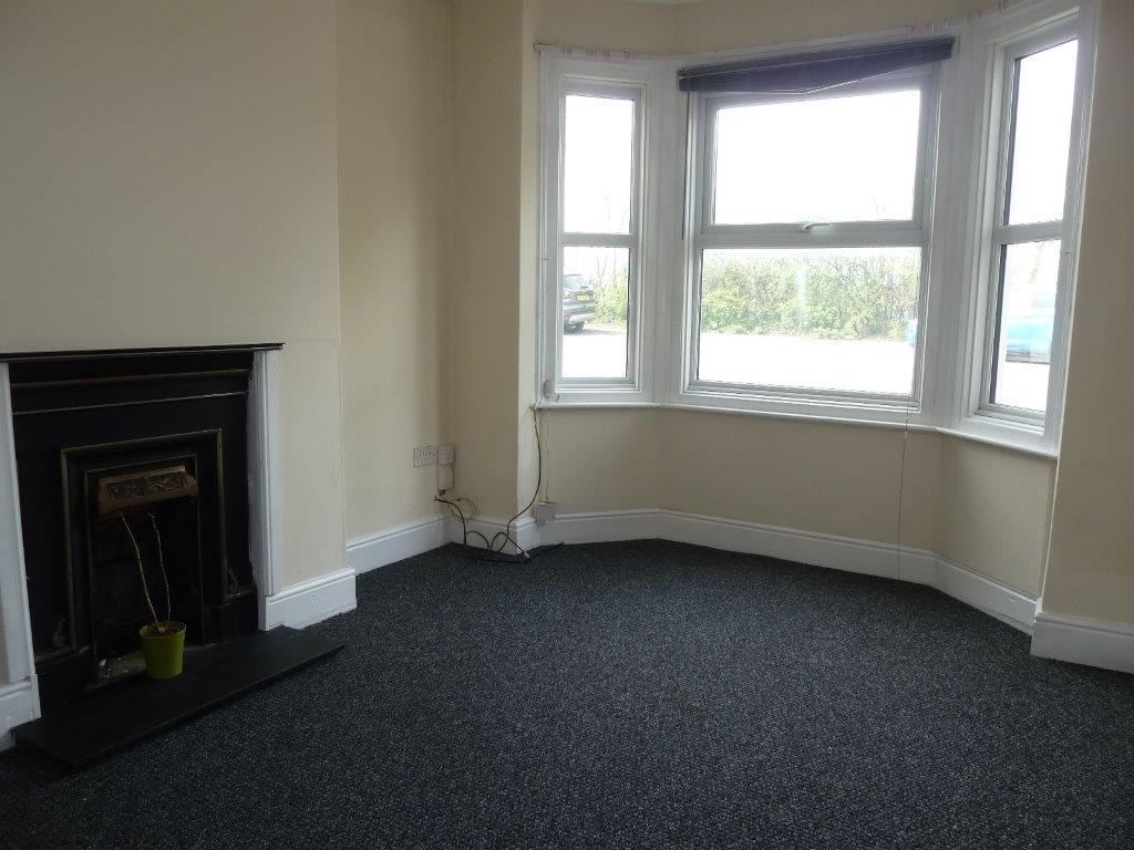 BARROWBY ROAD, GRANTHAM 2 bed end of terrace house £675 pcm (£156 pw)