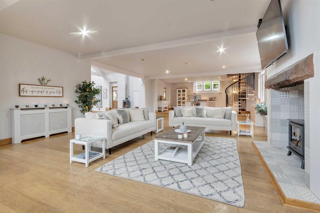Lounge/ Dining Area