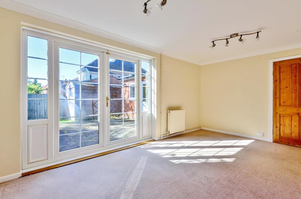 Kingsway, Hiltingbury, Chandler's Ford 3 bed semidetached house £