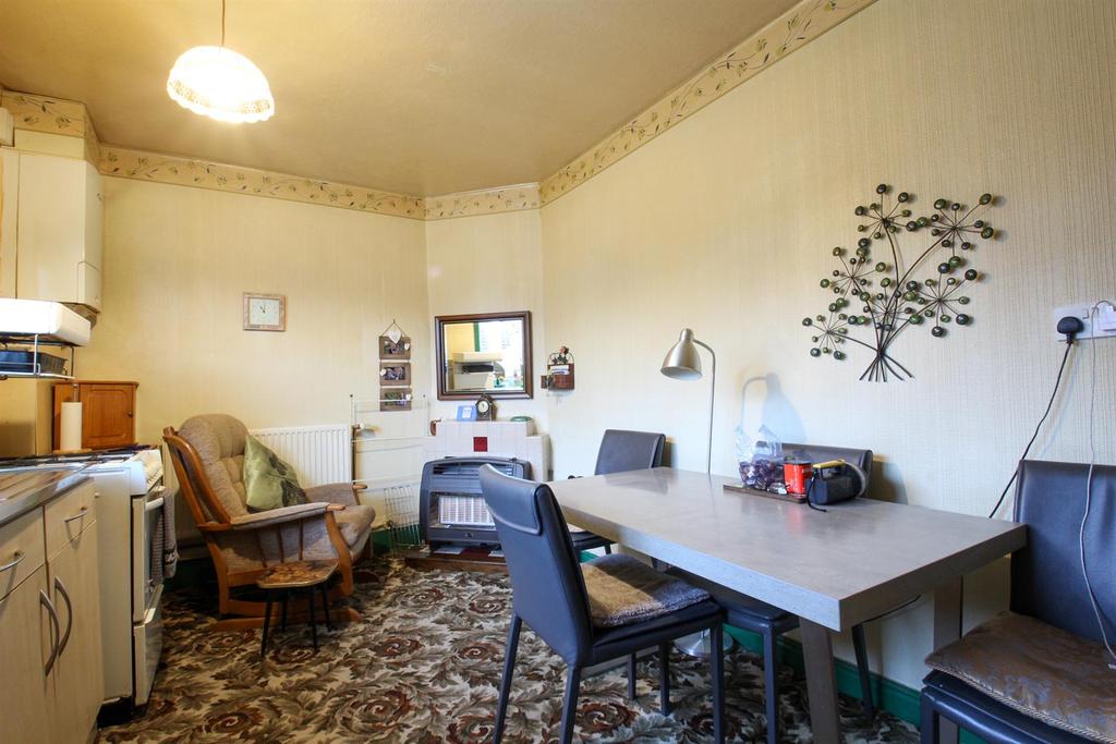 Seedall Avenue, Clitheroe, Ribble Valley 3 bed semidetached house £