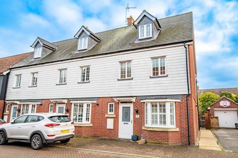 4 bedroom townhouse for sale - Cromwell Road, Flitch Green, Dunmow