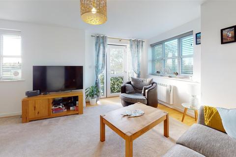 3 bedroom flat for sale - Riverbank Way, Ashford