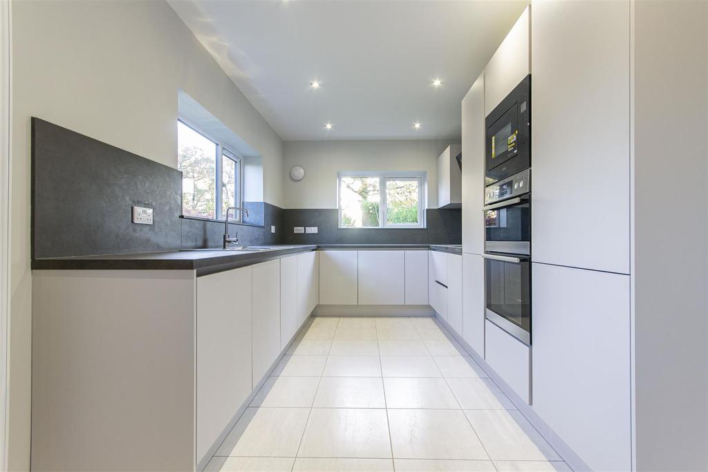 Lydgate Drive, Wingerworth, Chesterfield 4 bed semidetached house £