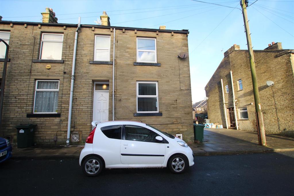 York Street, Queensbury, Bradford 2 bed end of terrace house £535 pcm (£123 pw)