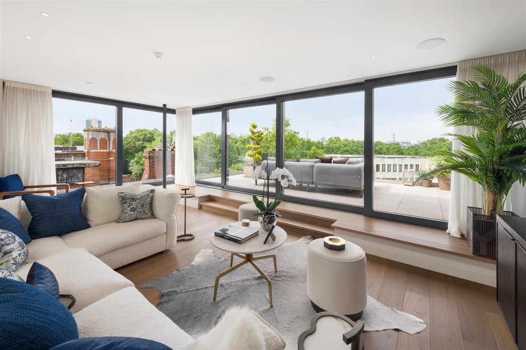 Buckingham Gate, London 3 bed penthouse to rent £11,000 pcm (£2,538 pw)