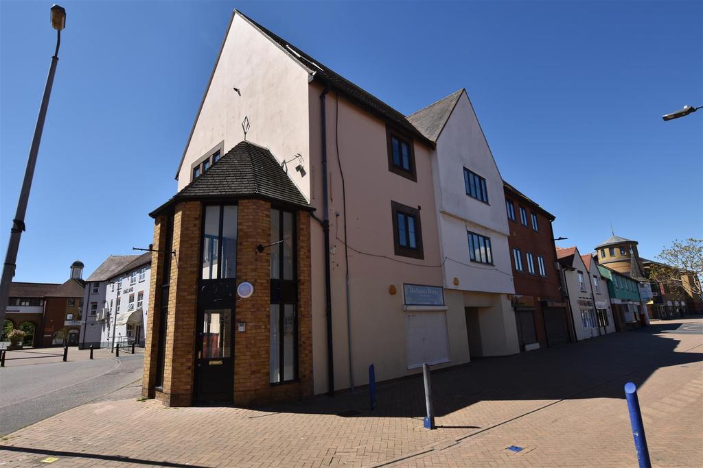 Flat 3. Trinity Square, South Woodham Ferrers Studio £625 pcm (£144 pw)