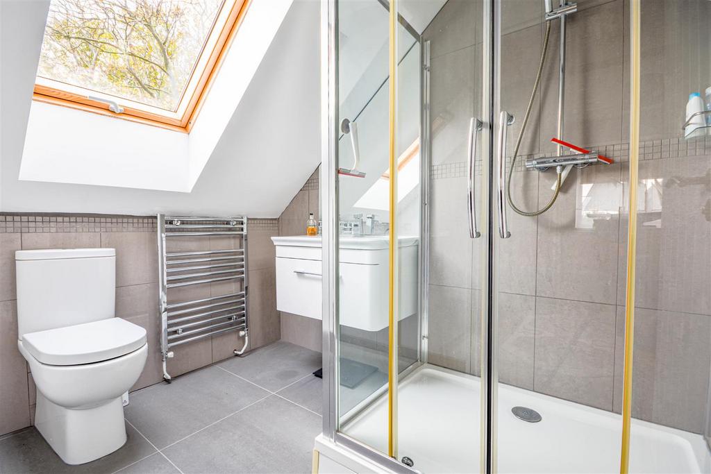 En-suite to Bedroom Five