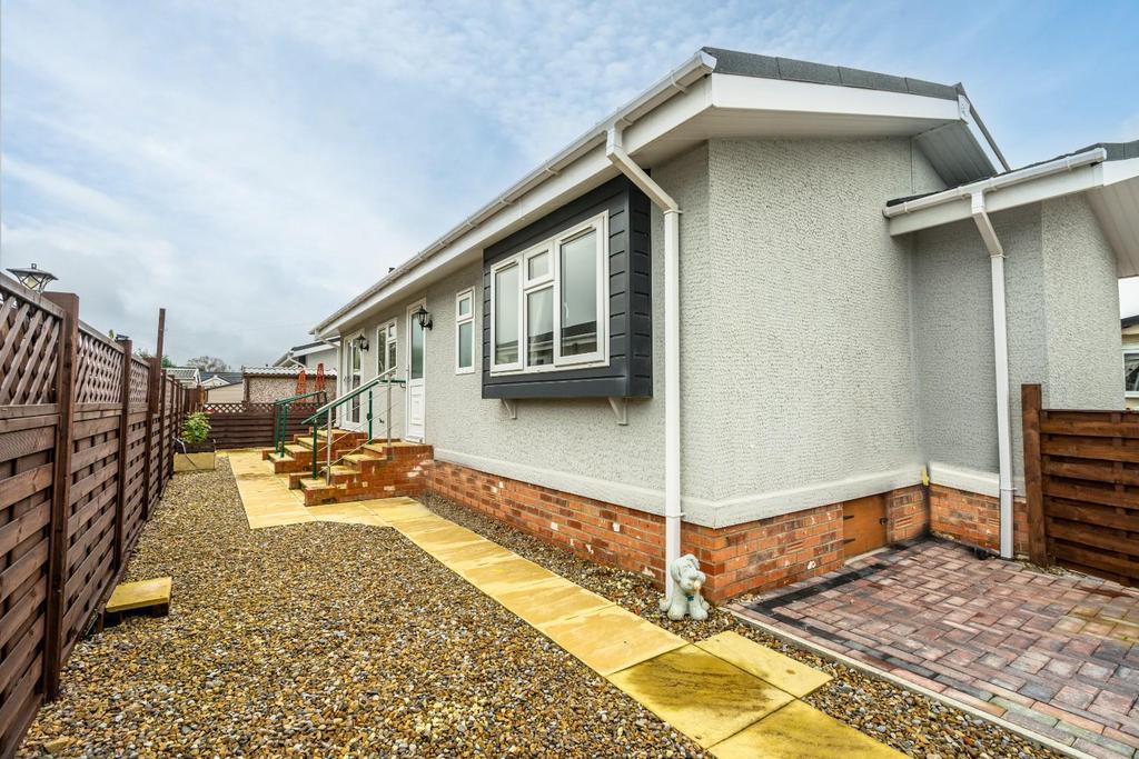 Lilac Avenue, Acaster Malbis, York 2 bed detached bungalow for sale £