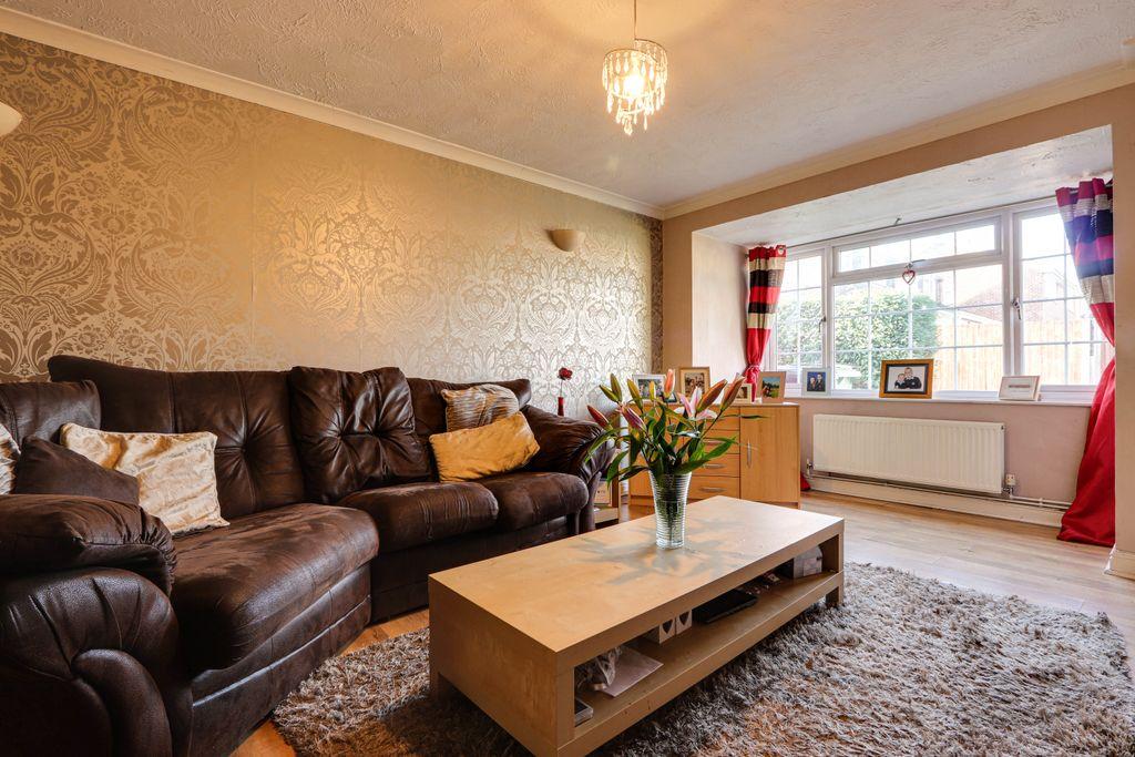 Porter Road, Basingstoke RG22 4JR 4 bed terraced house for sale £350,000