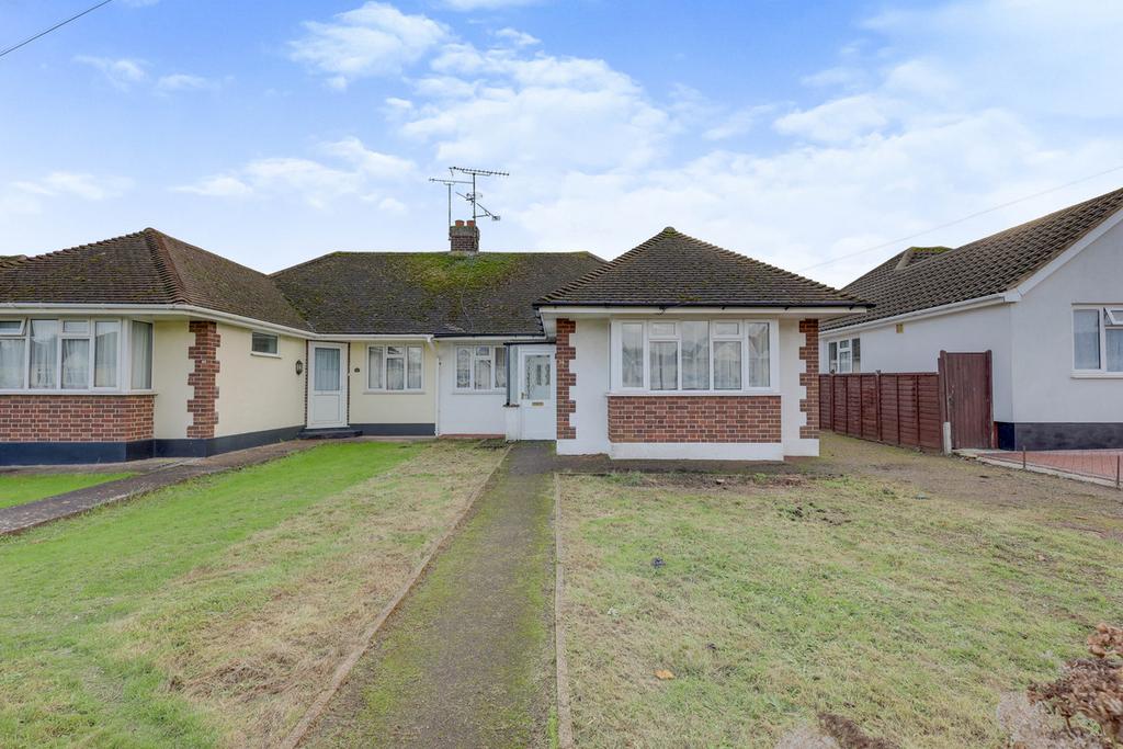 Thorndon Park Drive, Leighonsea, SS9 2 bed semidetached bungalow for sale £375,000