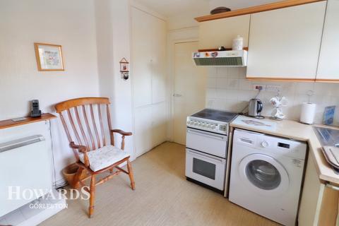 2 bedroom flat for sale - Oriel Avenue, Gorleston