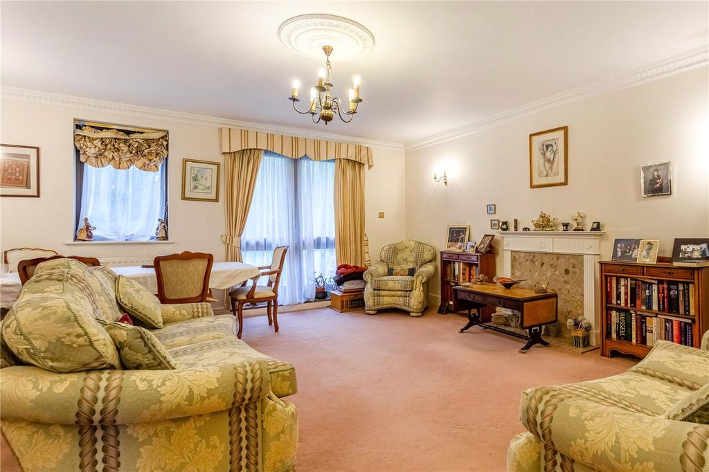 Carlton Place, Northwood, Middlesex, HA6 2 bed apartment £575,000