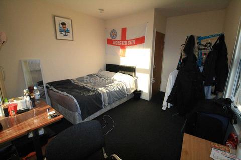 4 bedroom flat to rent - Wokingham Road - MOST BILLS INCLUDED
