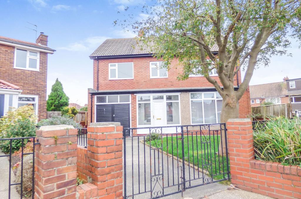 Frankland Drive, Monkseaton, Whitley Bay, Tyne and Wear, NE25 9DS 4 bed