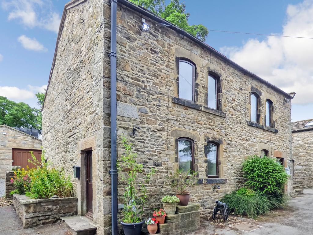 Thornton Rust, Aysgarth, Leyburn... 2 bed end of terrace house £600 pcm (£138 pw)