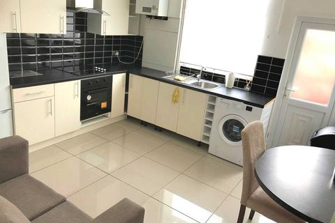 3 bedroom house share to rent - Northbourne Street, Salford