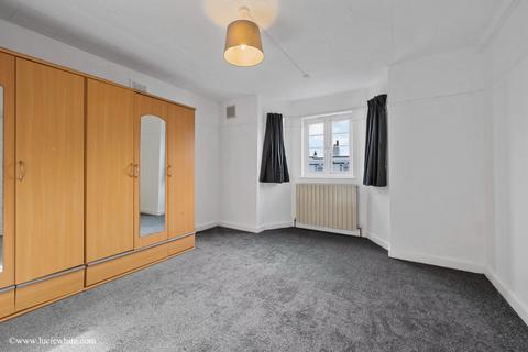 2 bedroom apartment to rent, Bushey Road, Raynes Park