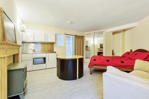Studio to rent - Canal Way, Reading, RG1
