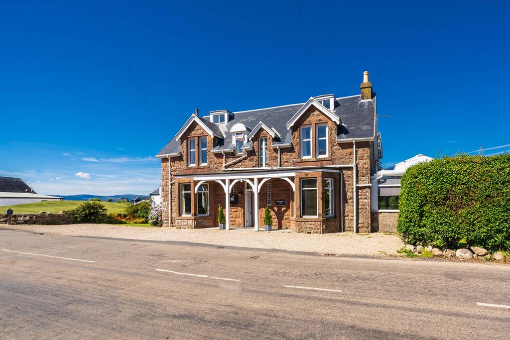 Blackwaterfoot Lodge Blackwaterfoot, Isle of Arran, KA27 8EU Hotel for
