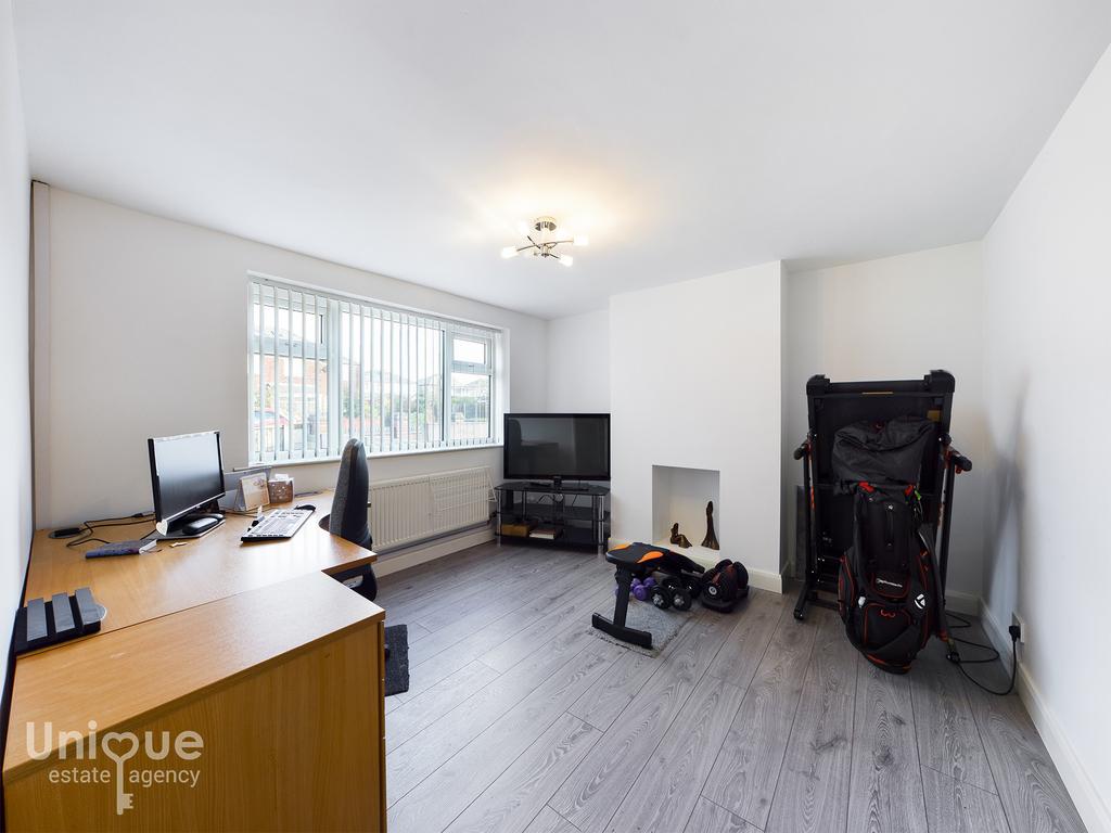 Taywood Road, ThorntonCleveleys, FY5 3 bed semidetached house £195,000