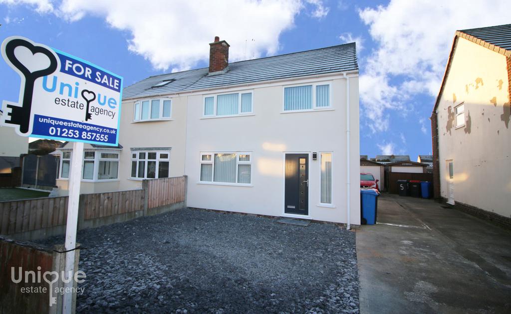 Taywood Road, ThorntonCleveleys, FY5 3 bed semidetached house £195,000
