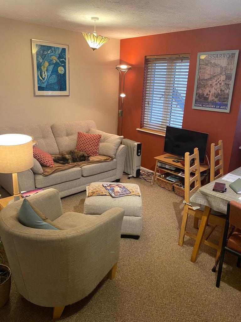 St. Pauls Rise, London, N13 2 bed flat £300,000