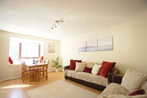2 bedroom flat to rent - Chivalry Road, Wandsworth, London