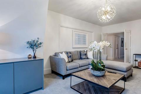 4 bedroom flat to rent, Penthouse B Strathmore Court Park Road,London