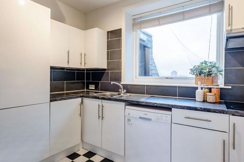 4 bedroom flat to rent, Penthouse B Strathmore Court Park Road,London