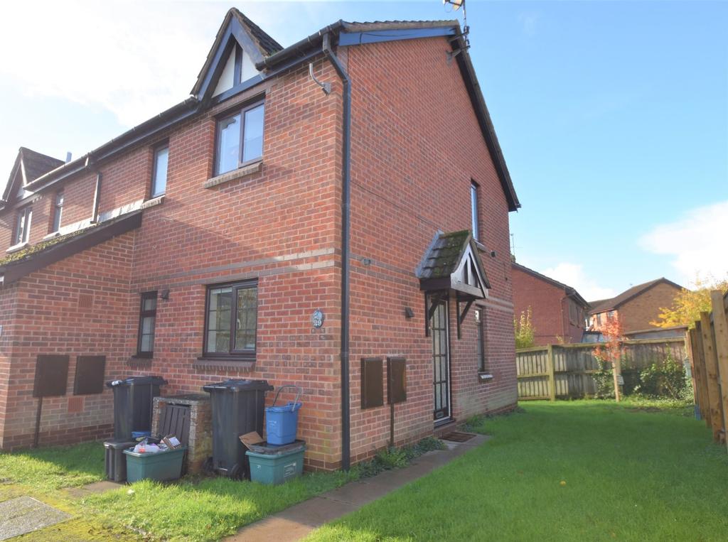 Ploudal Road, Cullompton, Devon, EX15 1 bed semidetached house £625