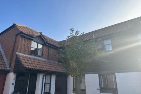 1 bedroom maisonette to rent, 15 Englefield Close Englefield Green Englefield Green